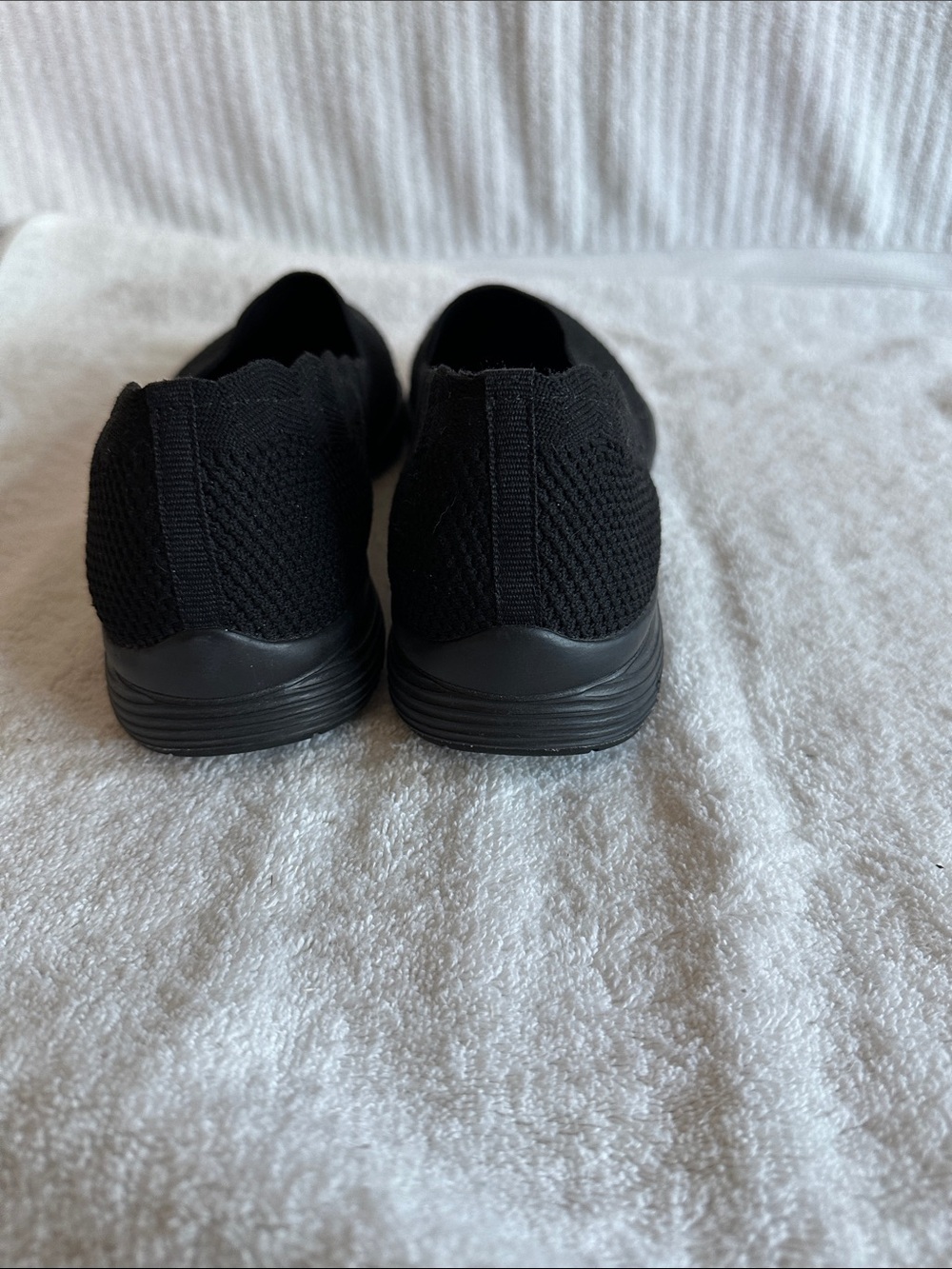 Skechers Black Slip-On Knit Flats sz 10 - Picture 4 of 5